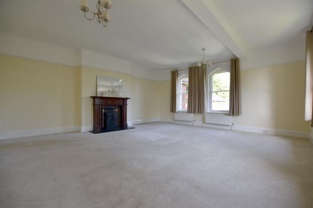 Flat 3, The Rock, Reigate Hill, Reigate photo 2