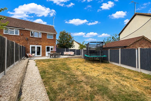 10, Romsey Close, Hockley photo 2