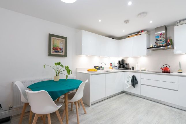 Flat 4, Chambord House, Englefield Green, Egham photo 3