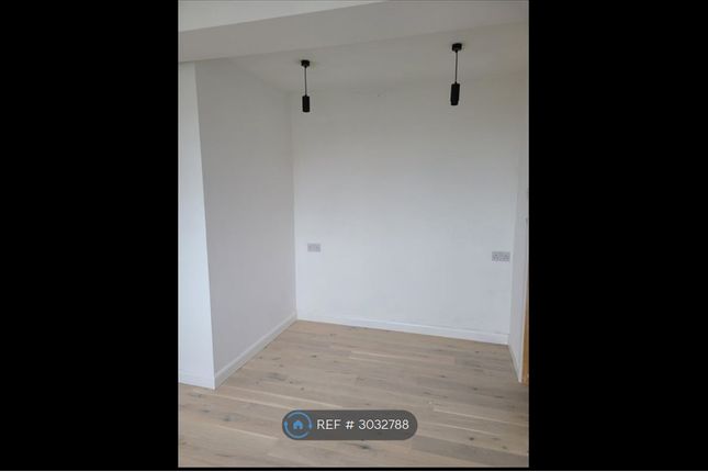 Flat H, Wisteria Road, London photo 4