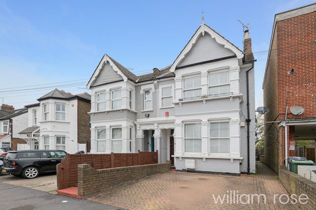 Maisonette for sale in Chingford Avenue, Chingford, London