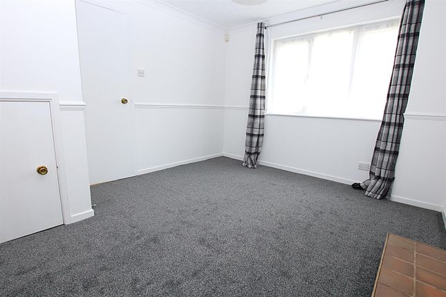 28, Tiptoe Close, Northampton photo 4