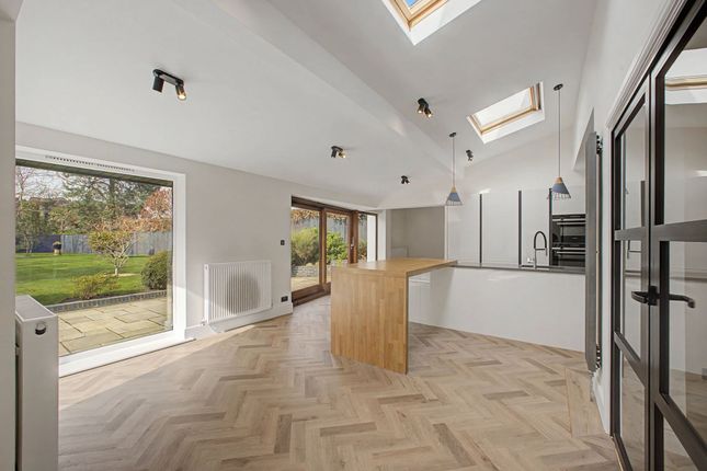 7 Yew Tree Close, Macclesfield photo 3