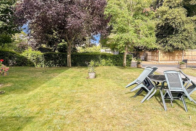 2-bed flat on Fairfield Road, Broadstairs, £129,407