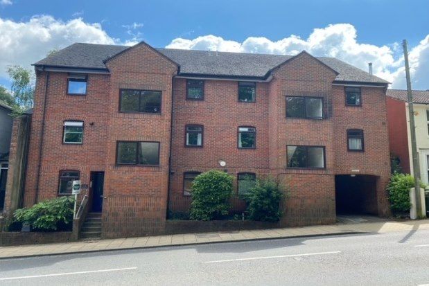 Thumbnail Flat to rent in Romsey Road, Winchester