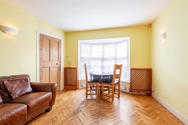 15, Midholm, London photo 3