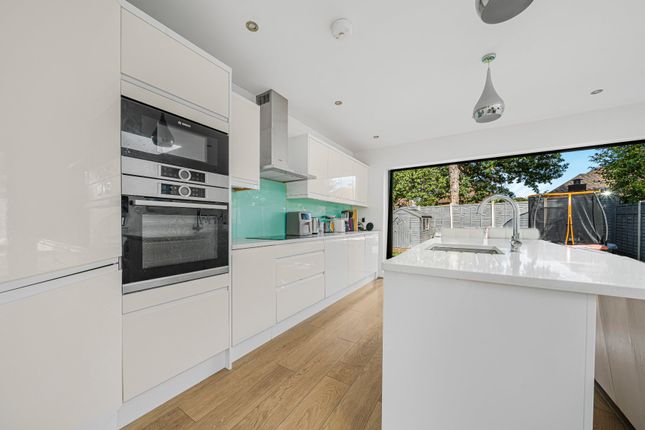 40, King George Avenue, Surrey photo 5