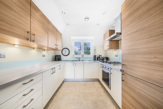 Flat Flat 12, Bishop's Court, Rectory Road, Grays photo 3
