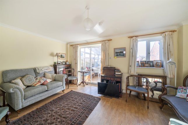 12, Berkeley Court, Bridport photo 2