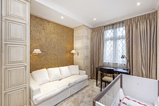 Flat for sale in Stone Hall, Kensington Green, London