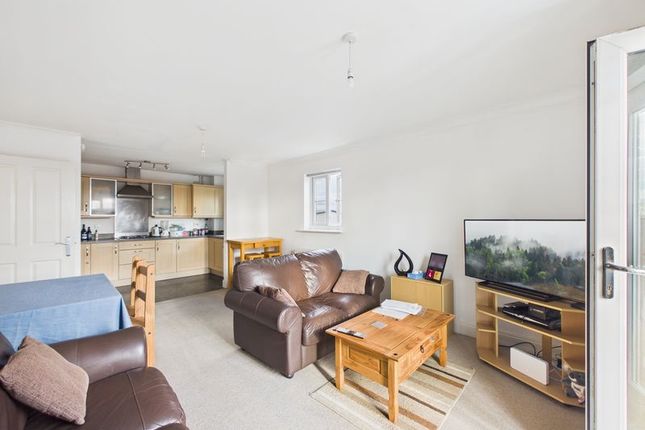 21, Furrowfield Park, Tewkesbury photo 2