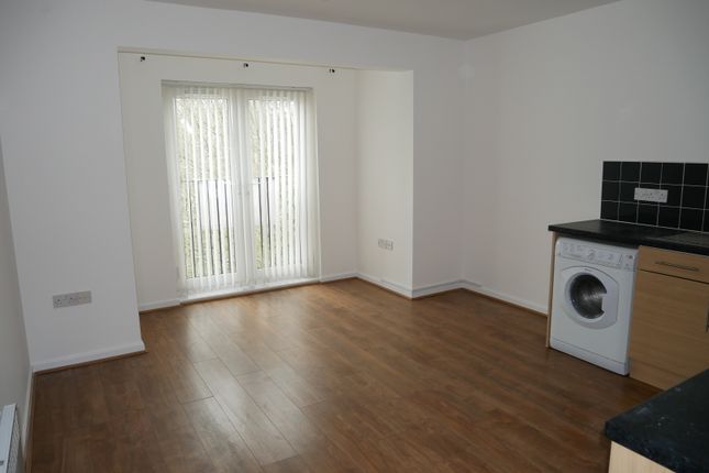 Apt 39 Newbridge Close, Newbridge Close, Radcliffe, Manchester photo 3
