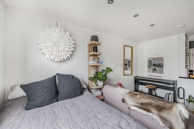 Flat 3, 92, Ferme Park Road, London photo 3