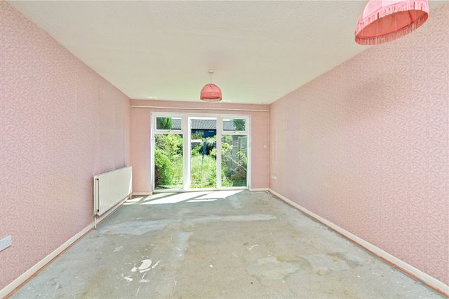 13, Wellesley Close, Guildford photo 4