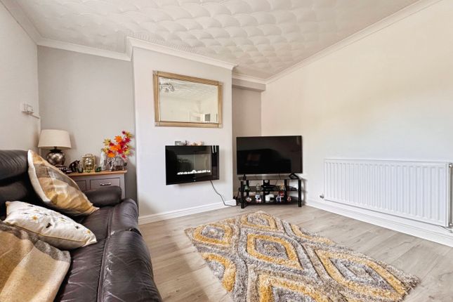 10 Y Gaer, Llanelli, Carmarthenshire photo 4