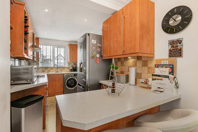 6, Kingswood Close, Surrey photo 4