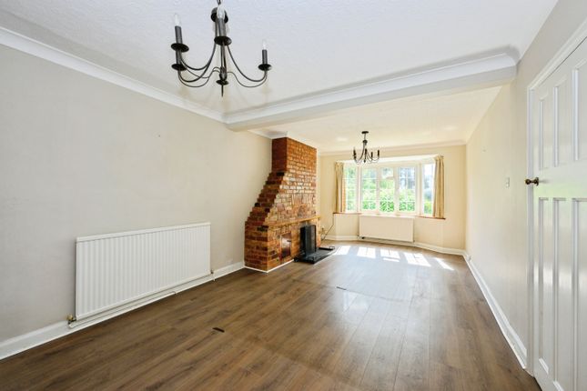 5, Downs Way, Leatherhead photo 2