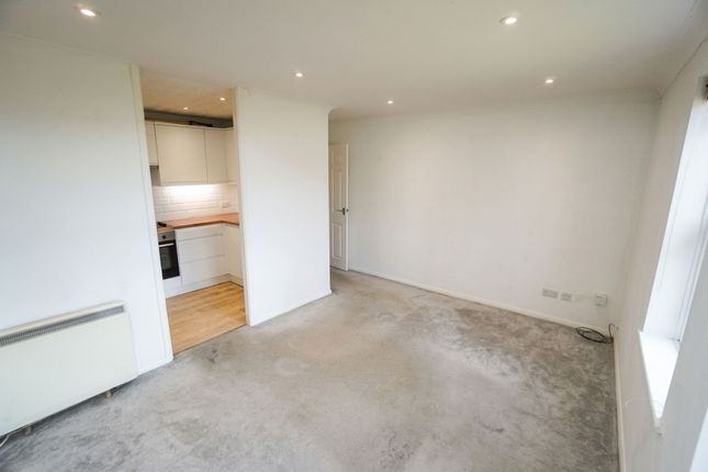 22 Birches Rise West Wycombe Road, High Wycombe photo 4