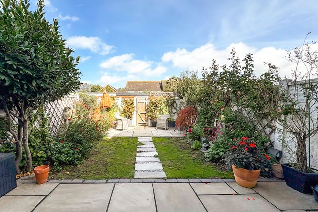 8, Fairlands, Littlehampton photo 2
