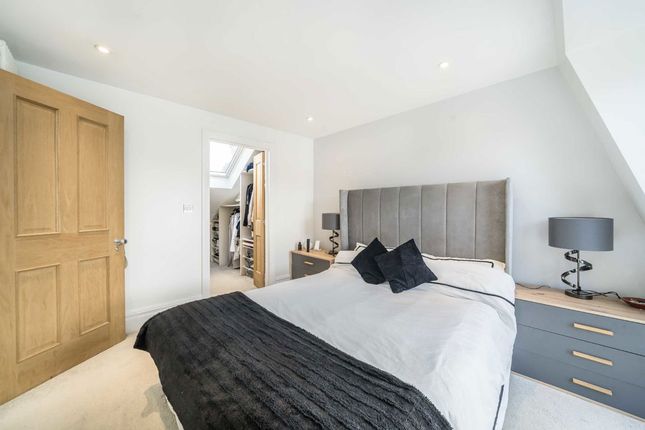 918, Garratt Lane, London photo 4