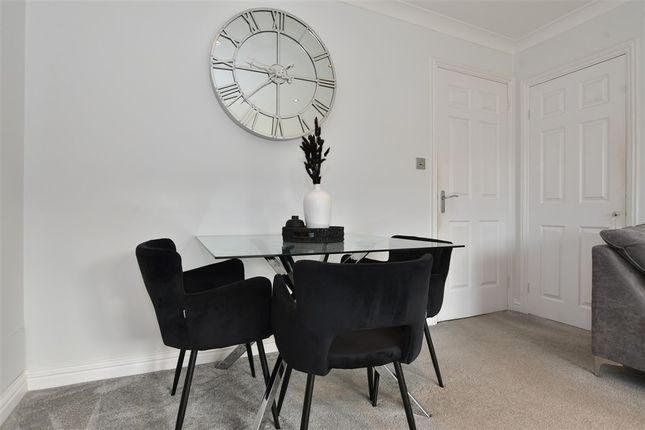 Scott Drive, Wickford photo 5