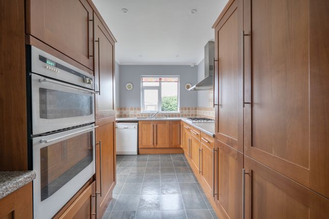36, Nightingale Way, Buckinghamshire photo 3