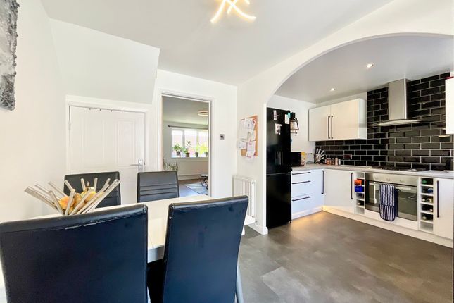 9 Kingsland Close, Stone photo 3