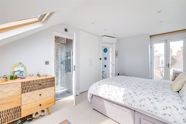 Flat for sale in Mablethorpe Road, Fulham, London