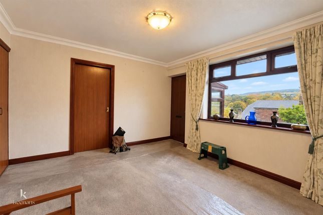 Cowm Park Way North, Rochdale photo 4