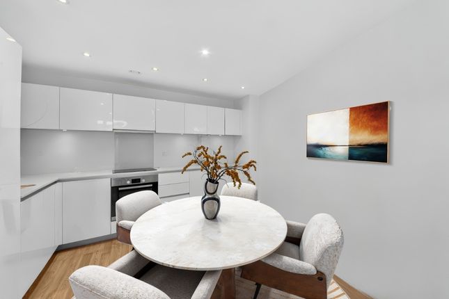 24, Waterside Apartments, Goodchild Road, London photo 3