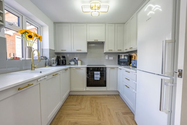 40 Elgar Drive, Nottingham photo 4