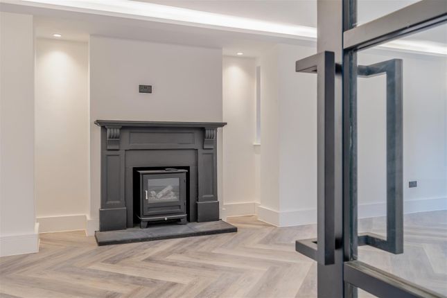 8628166-Interior05.Jpg