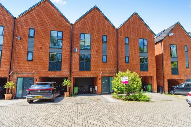 3-bed house on 7, Sundays Hill Close, Southampton, £375,000