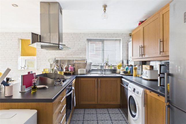 9, Byron Close, London photo 4