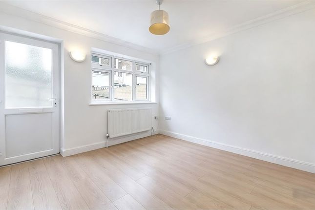 1D Tancred House, Tancred Road, London photo 4