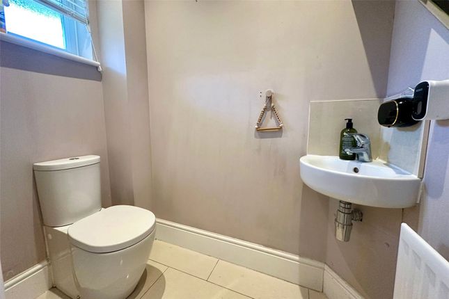 12, Stonechat Croft, Berkshire photo 4