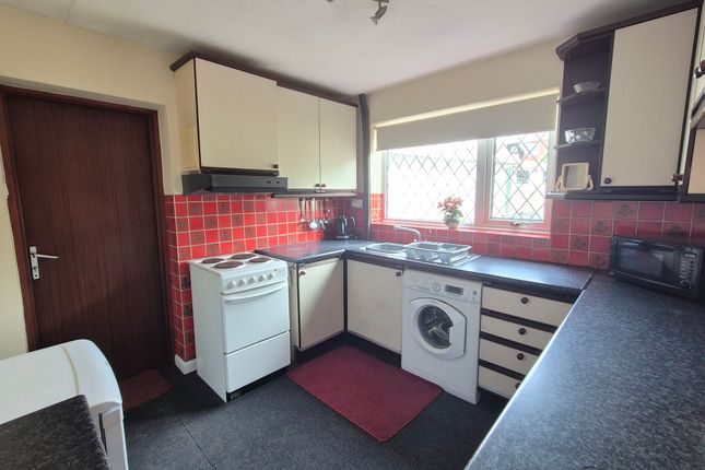 17 Laburnum Avenue, Leicester photo 4