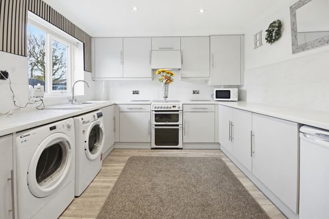 4, Amorys Holt Close Maltby, Rotherham photo 3