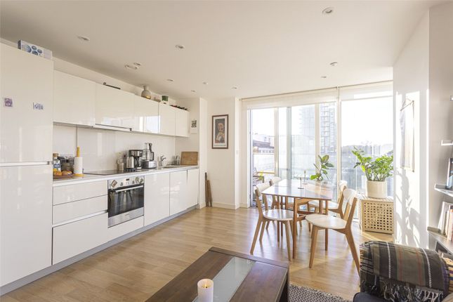 Flat for sale in Woodberry Grove, Manor House