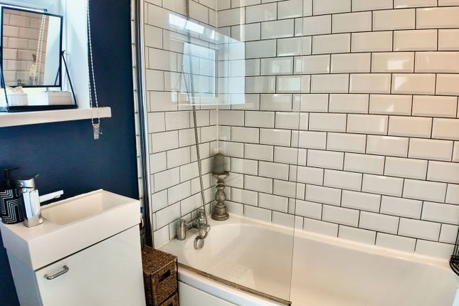 31, William Street, Newport photo 4
