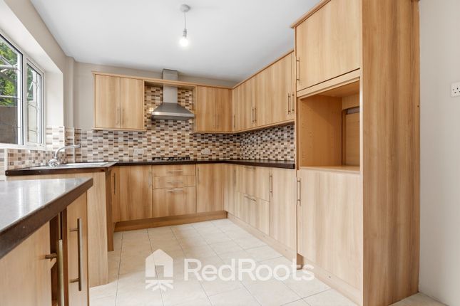 8 Harewood Rise, Pontefract, West Yorkshire photo 4
