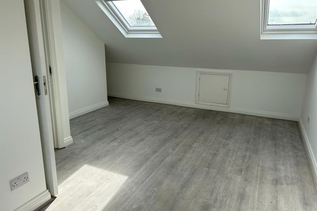 Duplex to rent in Lyndhurst Road, Wood Green