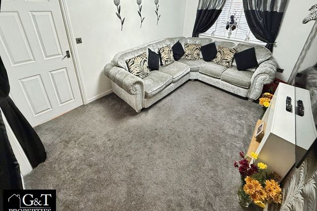 32a Limes Avenue, Brierley Hill photo 4