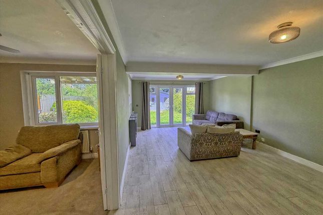 8, Bellamy Close, Frinton On Sea photo 3