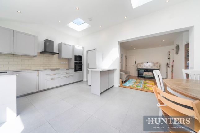 Lynwood Drive, Worcester Park photo 3