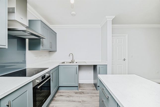 20, Caer Castell House, Coychurch Road, Bridgend photo 3