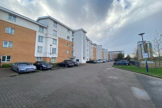 Thumbnail Flat to rent in Overstone Court, Caerdydd