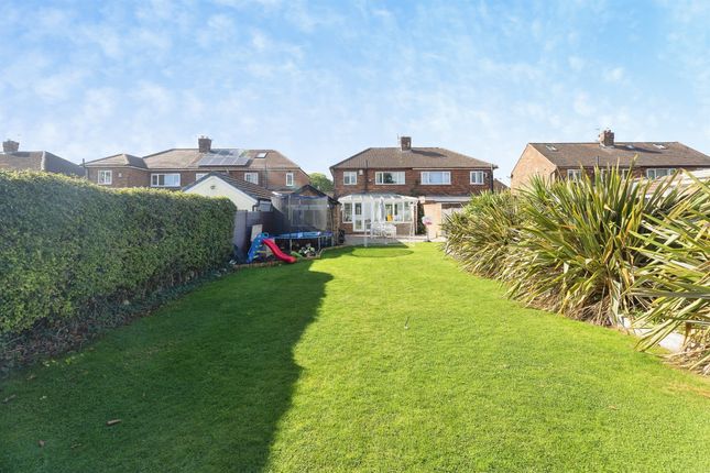 51, Mill Hill Avenue, Pontefract photo 2