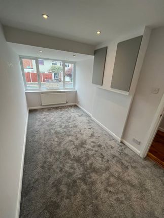 3, Hayes View, Lichfield photo 4