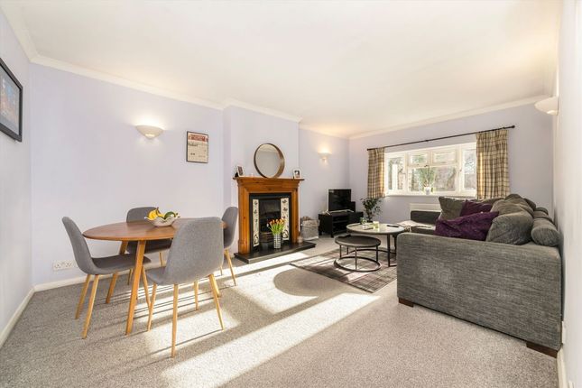 8 Hazelwood Court, South Bank, Surbiton photo 2